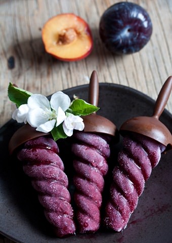 These are plum and red wine popsicles