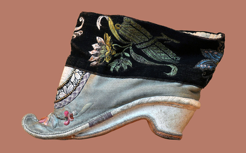 Chinese shoe for bound foot, 18th century. Musées du château des Rohan, Musée Louise Weiss, Saverne, France