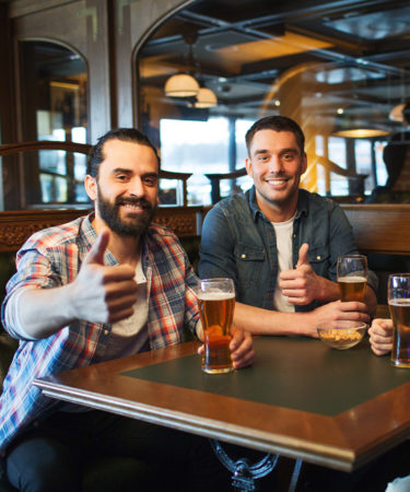 Oxford Study: Going To The Local Pub Makes You Healthier & Happier