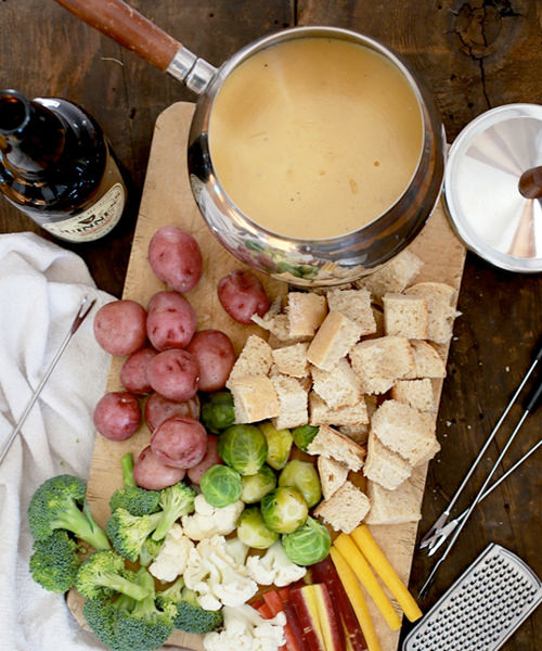 Irish Cheddar and Beer Cheese Fondue DIY at home easy recipe