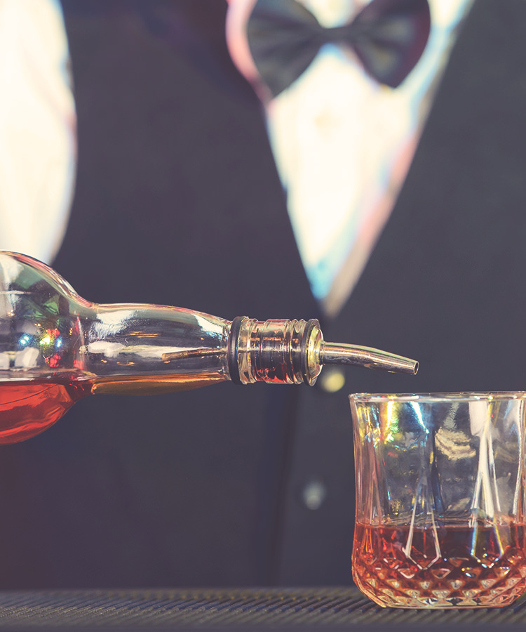 We Asked 9 Bartenders: Should You Let the Bar Choose Your Liquor?