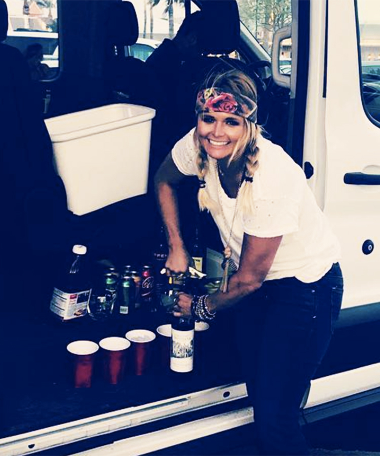 Miranda Lambert’s Assistant Packs Emergency Alcohol for Her