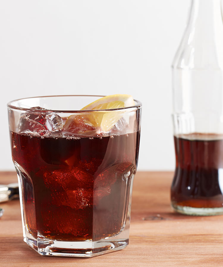 The Best Cocktails to Order at a Basic Wedding Bar Kalimotxo
