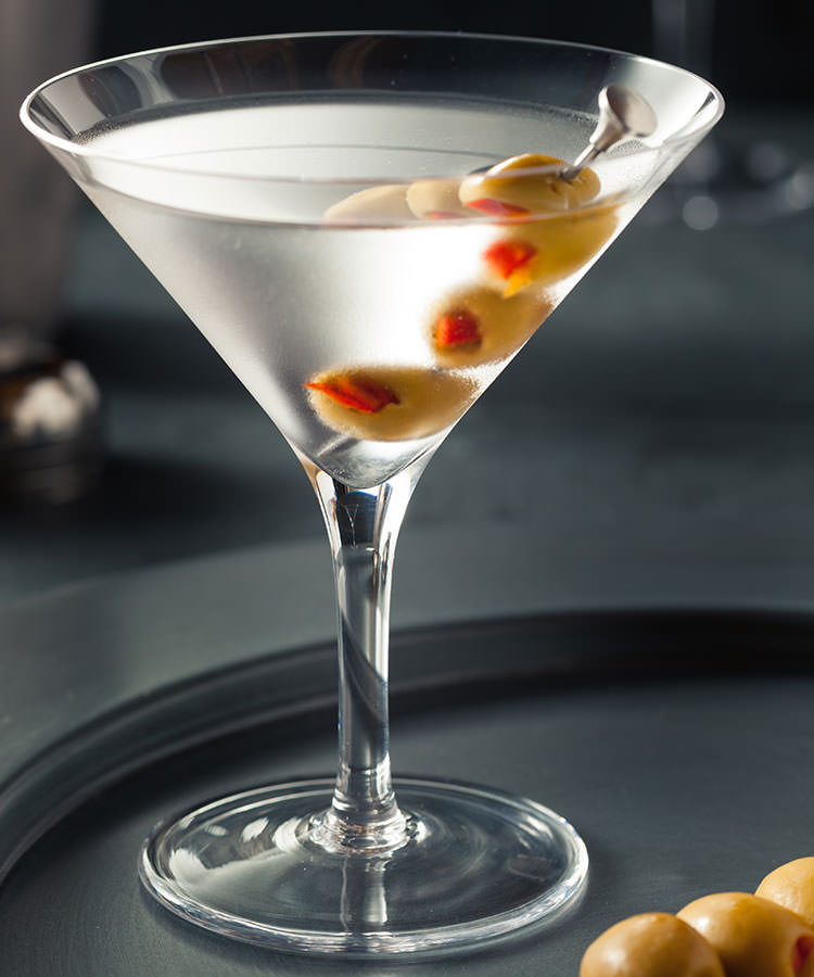 The Best Cocktails to Order at a Basic Wedding Bar Gin Martini