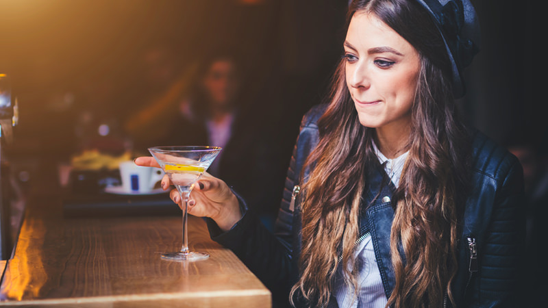 Drink Etiquette: How To Order Mixed Drinks At A Bar