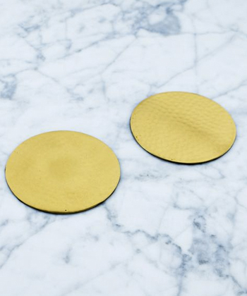 Dress up your drinks with these Hammered Brass coasters, perfect for all of your Instagram pics!