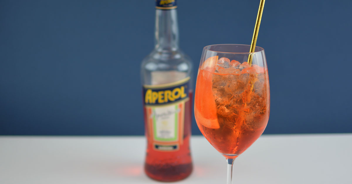 Коктейль просекко апероль. Апероль шприц. Aperol Spritz Summer. Апероль 0.25. Апероль с водкой.