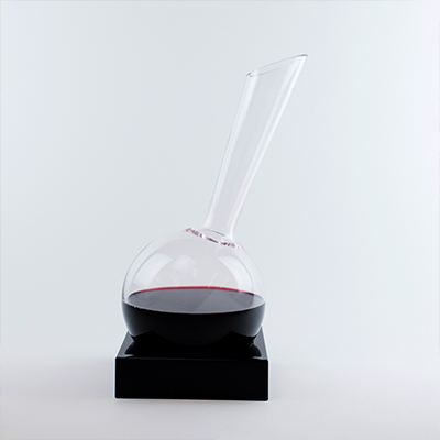 This Vinocchio Decanter is perfect for all of your red-wine decanting needs