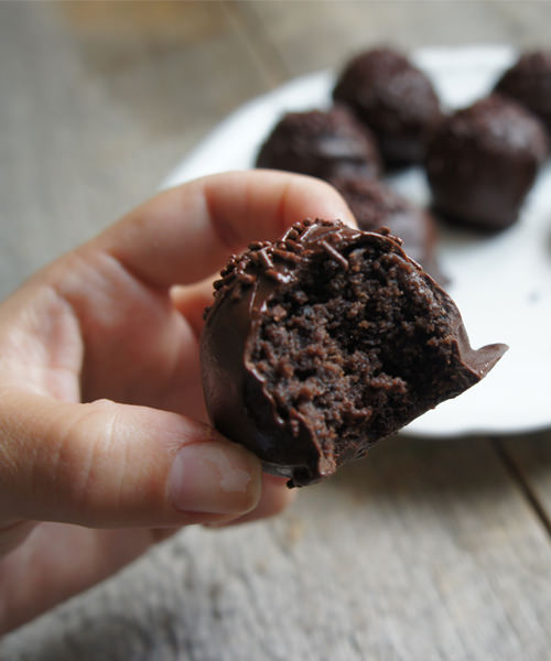These rum and coke cake balls will make your guests ooh and aah