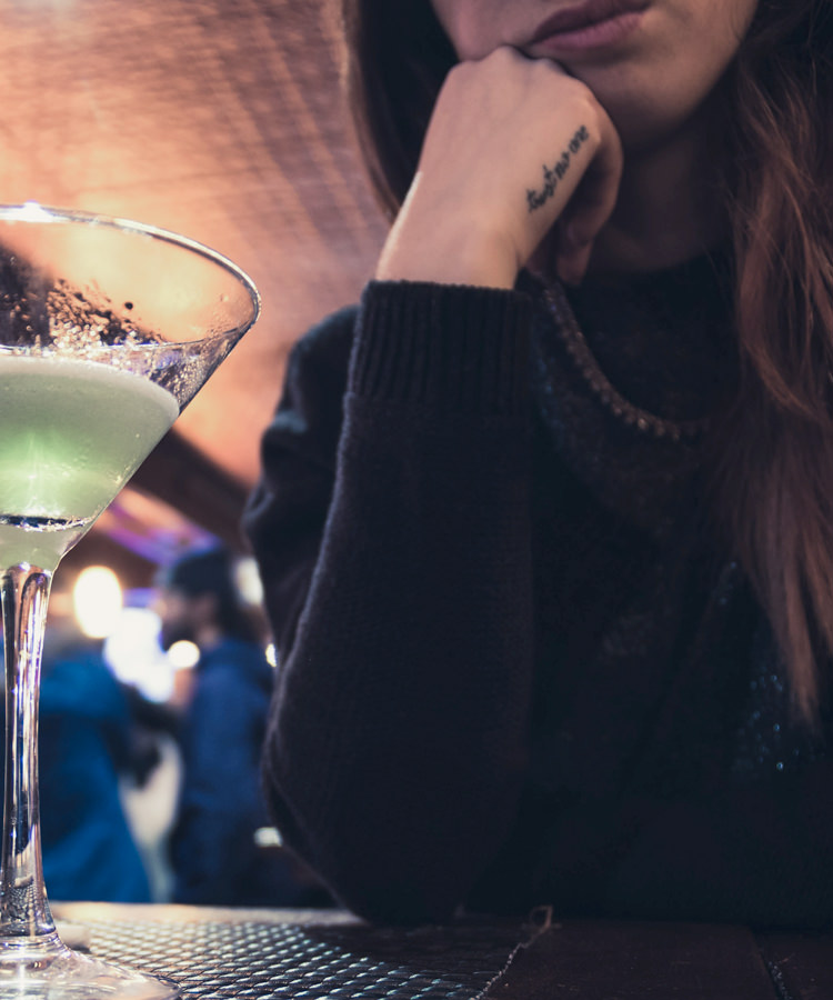 Fake Accents and Craigslist Scams: Bartenders Reveal First-Date Horror Stories