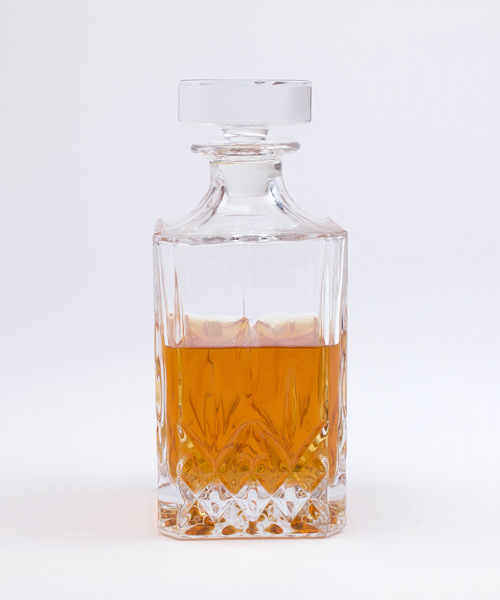 this whisky decanter is the perfect gift for parents and in laws