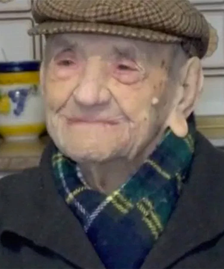 World’s Oldest Man Drinks a Glass of Red Wine Everyday