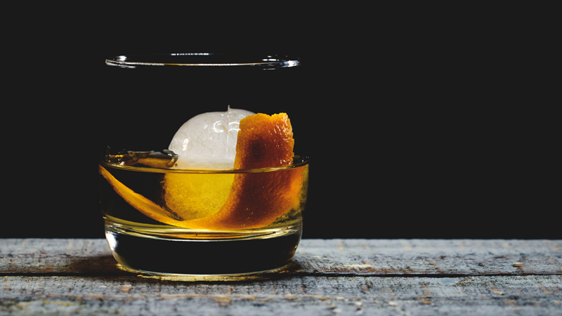 Do's and don'ts of making an Old Fashioned cocktail.