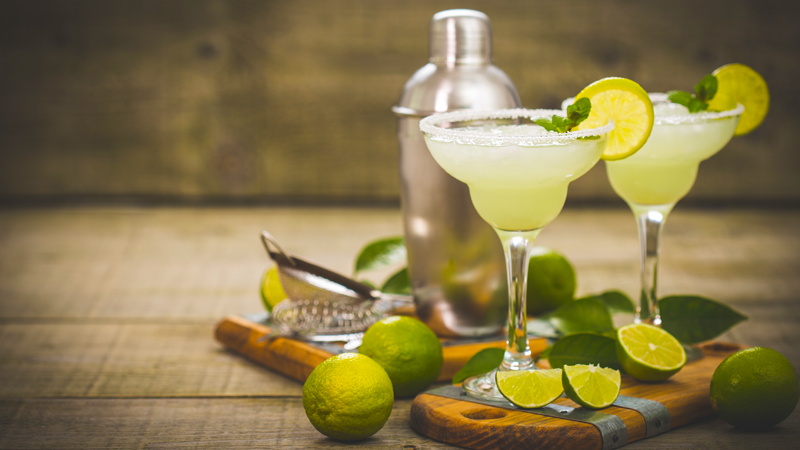 Margaritas sono un modo popolare per bere tequila.
