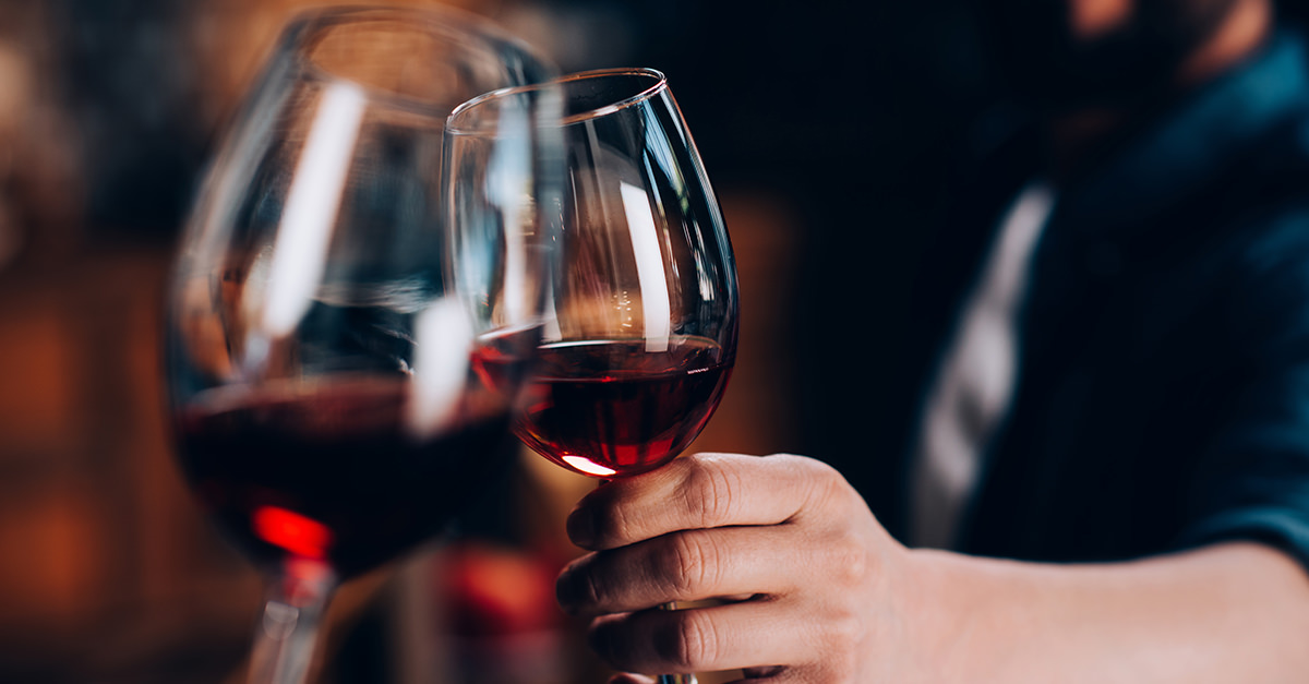 Study: Compound in Red Wine Can Alleviate Knee Pain | VinePair