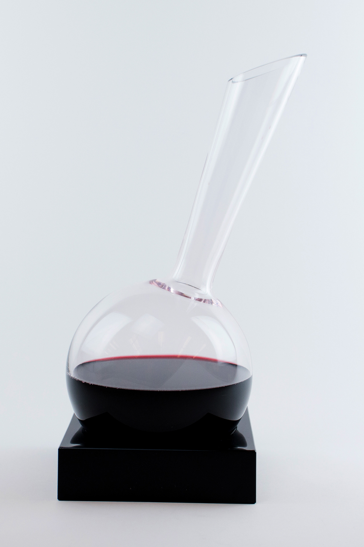 When You Should Reach for an Aerator Versus a Decanter VinePair