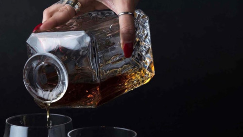 Why Your Whiskey Belongs in A Decanter