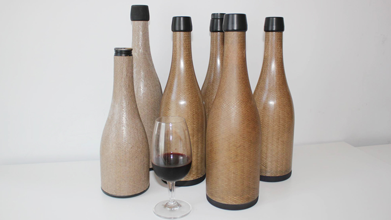 Green Gen Technologies ha creado un material de lino tejido para reemplazar las botellas de vidrio para vino y licores.