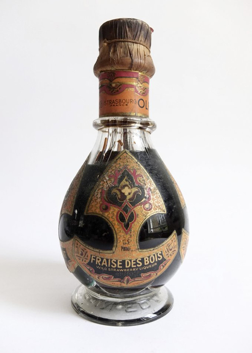 Bring Back the Four-Chamber Liqueur Bottle, the '60s Home Bar Staple