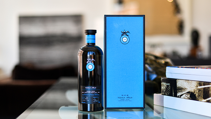 The Casa Dragones Añejo Barrel Blend is a 100 percent blue agave añejo tequila aged in both new French Oak and new American Oak.