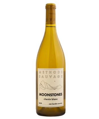 Methode Sauvage ‘Moonstones’ San Benito County 2019 is one of the best wines for your beach bag this summer.