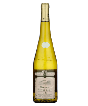 Quatre Routes Muscadet Sèvre-et-Maine is one of the best wines for your beach bag this summer.