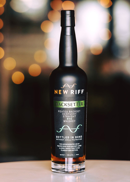New Riff Distilling es una de las destilerías que fabrican bourbon de turba y centeno