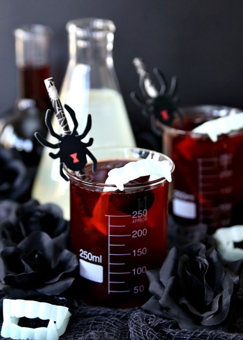 Vampire Bite Cocktail es una de las mejores recetas de cócteles de Halloween.