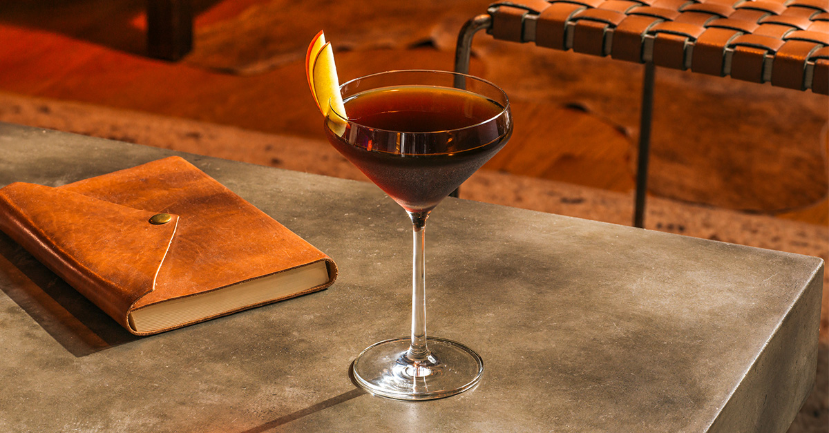 In the Candied Apple Manhattan, Johnnie Walker Black Label’s flavors of smoke and spice star in this variation on the storied cocktail.
