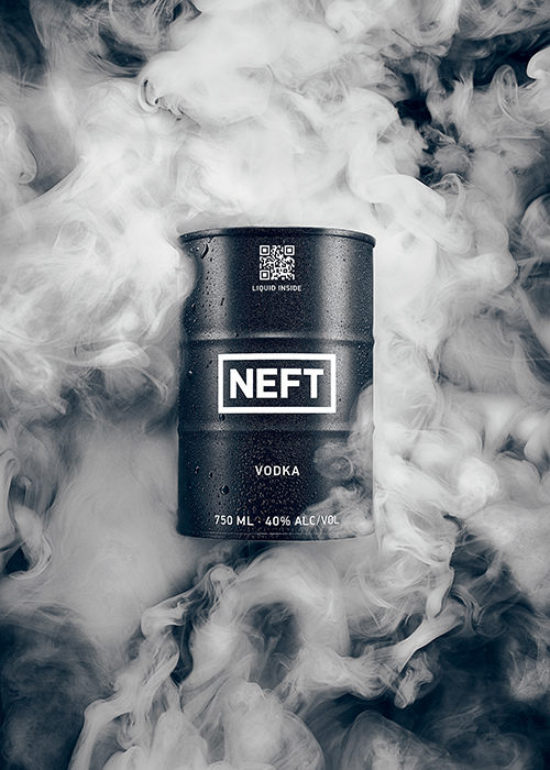 El empaque de composición única de aluminio / estaño de NEFT mantiene el vodka frío durante largos períodos de tiempo, es liviano, portátil y tiene una menor huella de carbono.