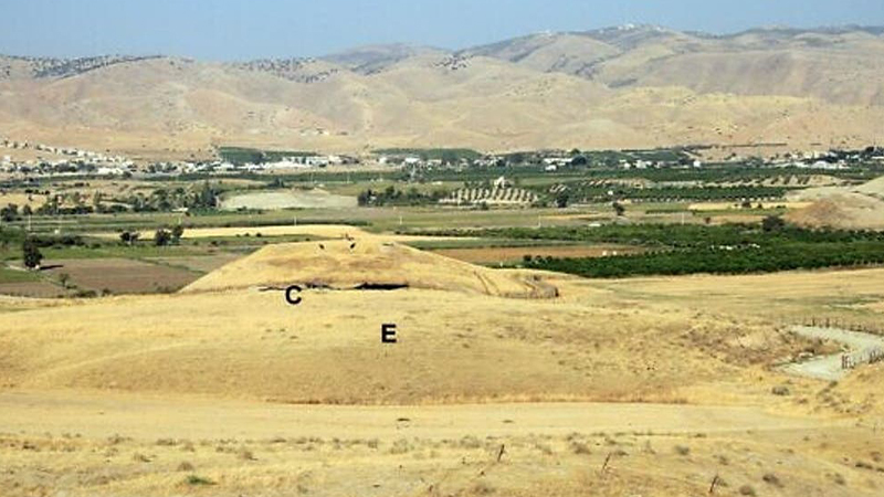 Foto de la Universidad de Haifia que muestra los sitios de excavación donde los investigadores encontraron la cerámica antigua.