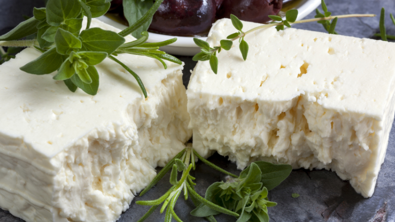 El queso de cabra y el queso feta son más diferentes de lo que piensas.