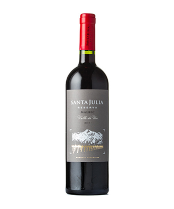 The nose is dominated by brooding dark berry aromas, as well as plum and cherry.