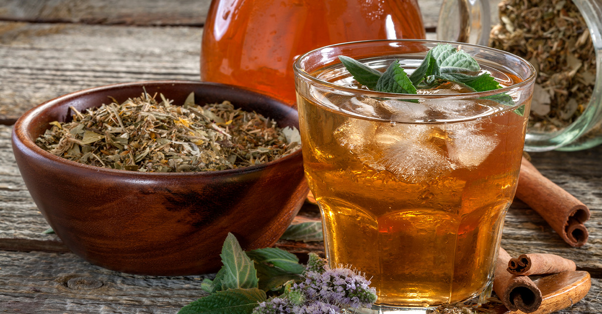 ¿Por qué el té está de moda en los bares de cócteles más populares de Nueva York?
