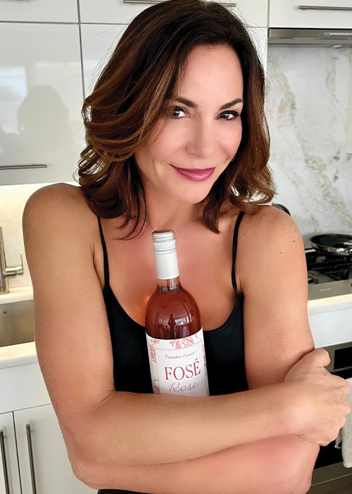 Fosé, la marca de rosados ​​sin alcohol de Luann de Lesepp, permite a la cantante disfrutar de su vino rosado sin licor.