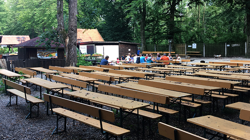 Fasanerie es una cervecería al aire libre bávara para visitar.