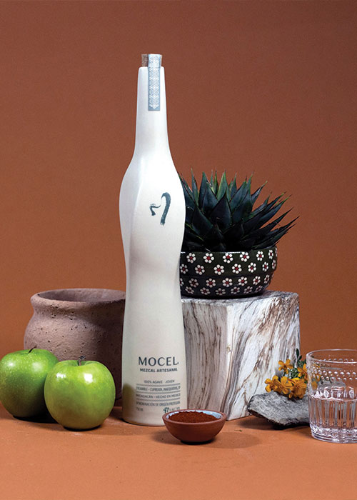 Mocel, fundada en marzo, se enfoca en la producción artesanal tradicional del estado utilizando agaves locales.