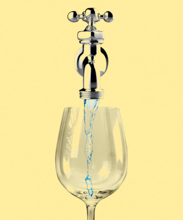 A Wine Pro Explains Why You Should Never Rinse Your Wine Glass With Water at a Tasting