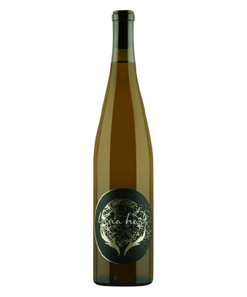 Luna Hart 2020 Grüner Veltliner is a great wine to help you live your best coastal grandmother life this summer.
