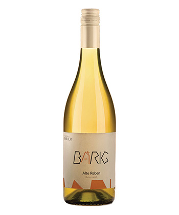 Weingut Familie Bauer Barig Alte Reben 2019 is one of the best orange wines for 2022. 