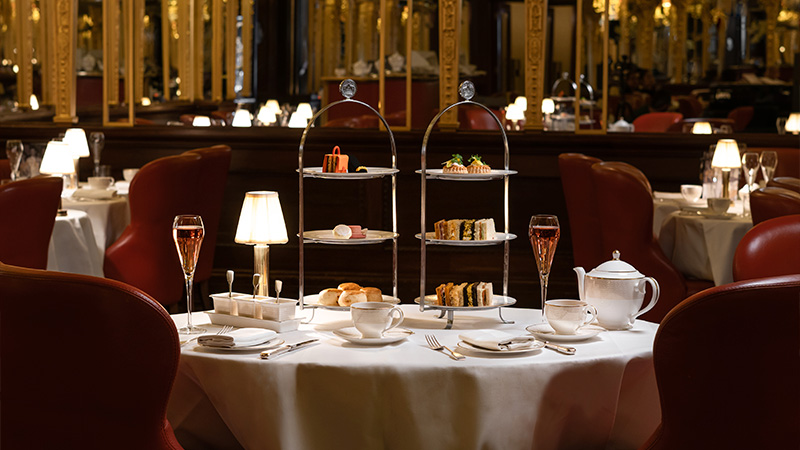 Hotel Café Royal mejora el servicio tradicional de té inglés.