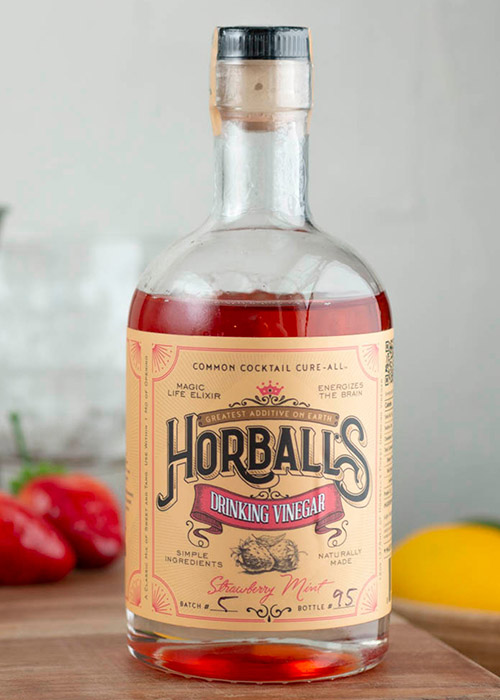 El vinagre para beber Horball se usa para cócteles.