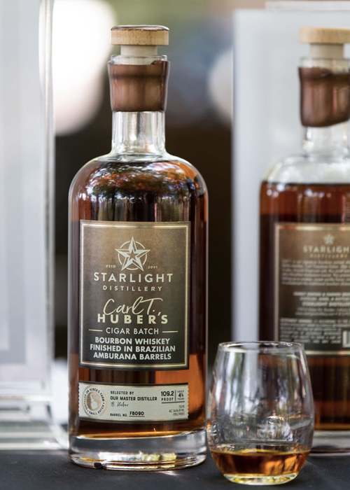 Starlight Distillery es una marca de bourbon que ofrece un lote de puros 