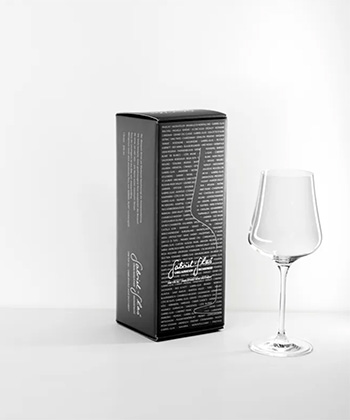 Gabriel-Glas StandArt are one of the best gifts for wine lovers this Holiday season.