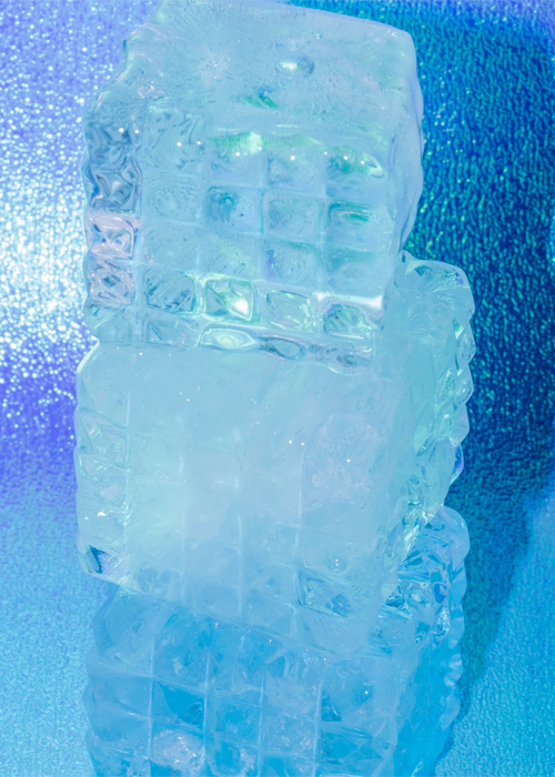 Patterned ice is a current cocktail trend on social media.
