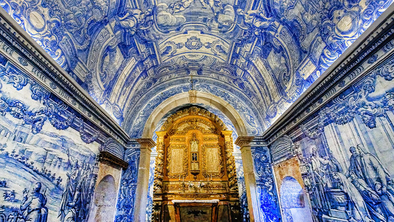 Interior de la Capilla del Castillo de Sao Filipe - Azulejos Azules 