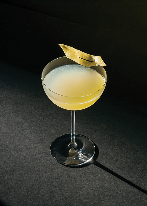 The Bee's Knees cocktail is one of the most popular cocktails in the world