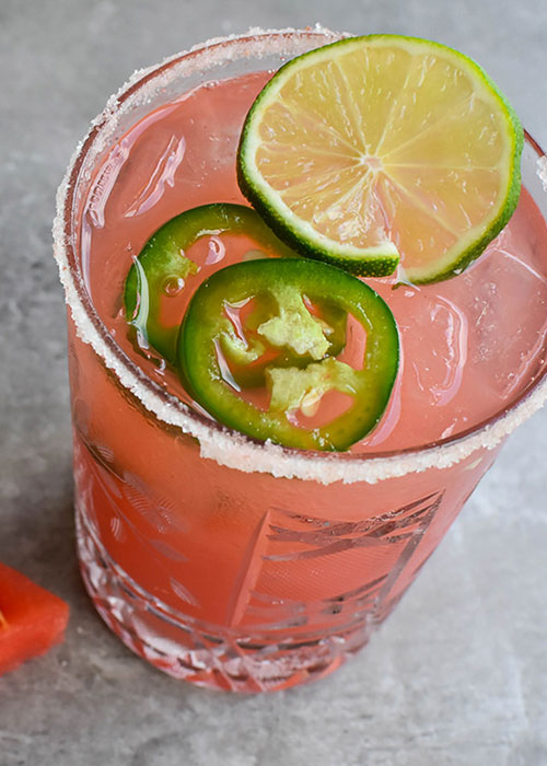 El Spicy Watermelon Margarita es uno de los mejores cócteles picantes de 2023.