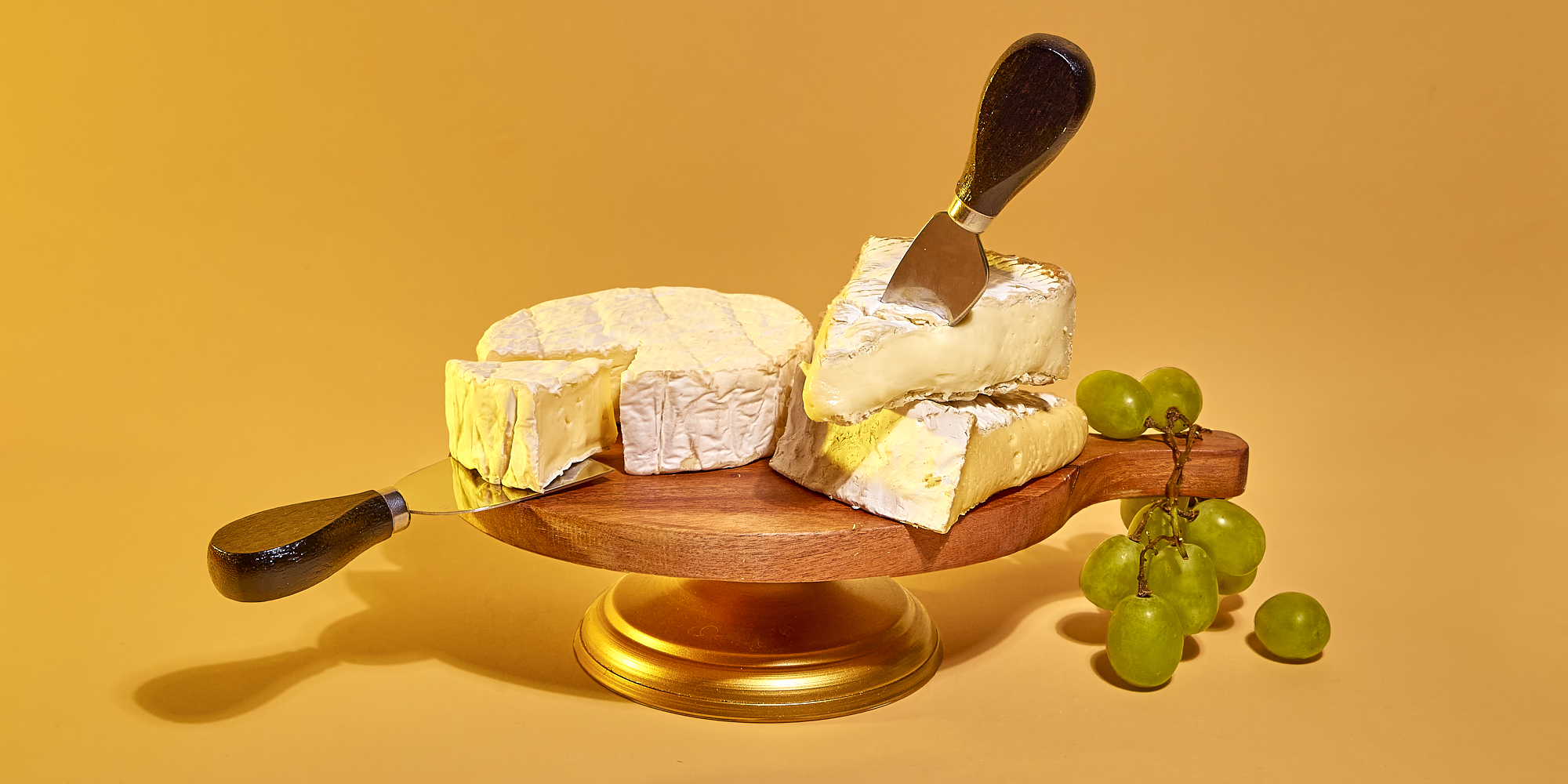 Camembert Cheese vs Brie: Unraveling the French Cheese Mystery