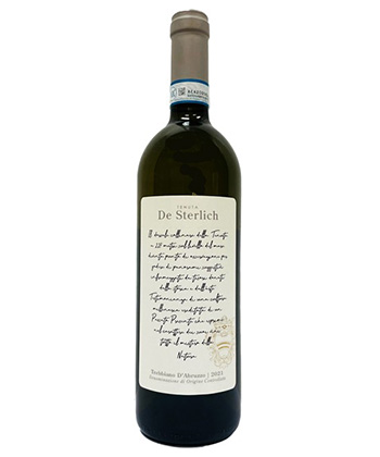 Tenuta De Sterlich Trebbiano d’Abruzzo 2021 is one of the best white wines from Abruzzo. 